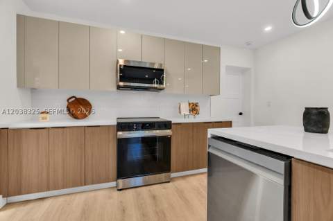 831 NE 128th St, North Miami FL - photo 10 of 54