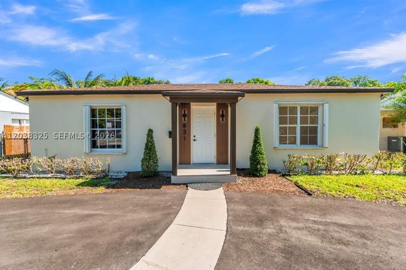 3 bedroom SingleFamilyResidence at 831 NE 128th St, Elbaroda Grove, North Miami — photo 2