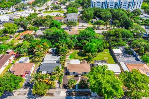 831 NE 128th St, North Miami FL - photo 6 of 54