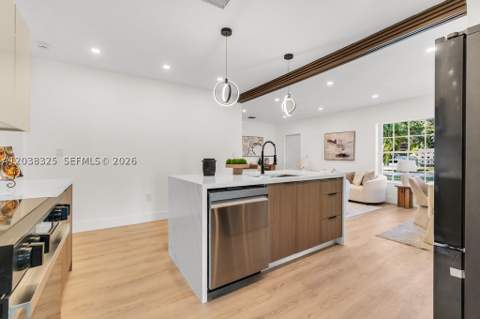 831 NE 128th St, North Miami FL - photo 7 of 54