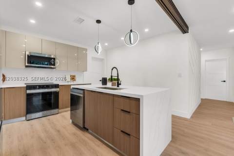 831 NE 128th St, North Miami FL - photo 9 of 54