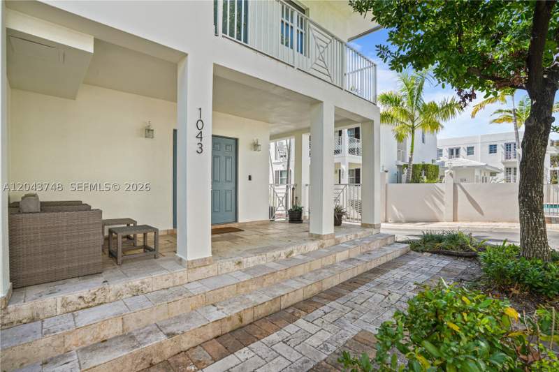 2 bedroom Townhouse at 1043 SW 9th Ct F-1, Roads End Village Condo, Miami — photo 2