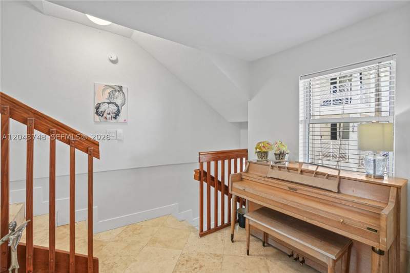 2 bedroom Townhouse at 1043 SW 9th Ct F-1, Roads End Village Condo, Miami — photo 3