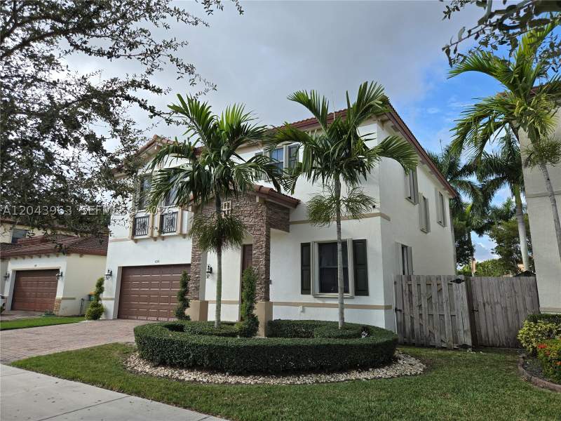 4 bedroom SingleFamilyResidence at 634 SE 37 Ave, Baywinds of Abaco, Homestead — photo 2