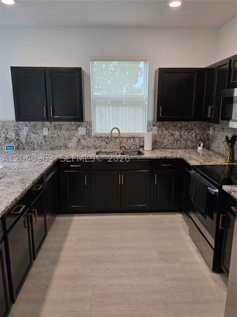 634 SE 37 Ave, Homestead FL - photo 6 of 37