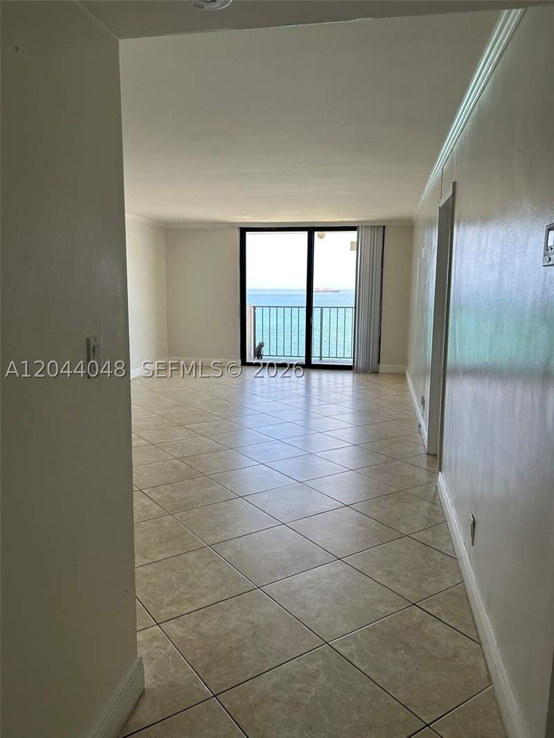 1 bedroom Condominium at 2625 Collins Ave 1805, Oceanfront Plaza Condo, Miami Beach — photo 2