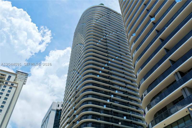 2 bedroom Condominium at 55 SW 9th St 2208, Brickell Heights West Con, Miami — photo 2