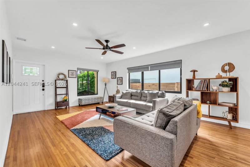 3 bedroom SingleFamilyResidence at 2220 SW 25th St, Silver Bluff Est-Sec B, Miami — photo 3
