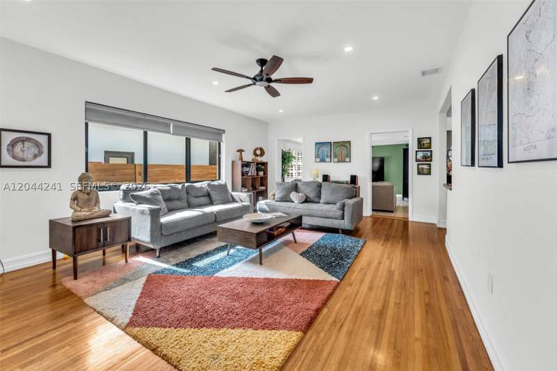 3 bedroom SingleFamilyResidence at 2220 SW 25th St, Silver Bluff Est-Sec B, Miami — photo 4