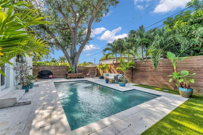 3 bedroom SingleFamilyResidence at 2220 SW 25th St, Silver Bluff Est-Sec B, Miami — photo 5