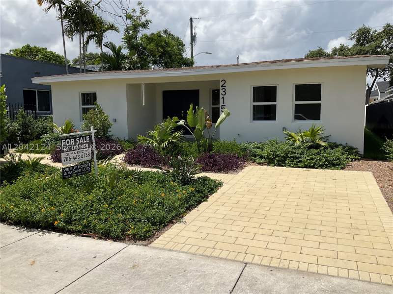 4 bedroom SingleFamilyResidence at 2315 NW 3rd St, Glenroyal Sub, Miami — photo 2