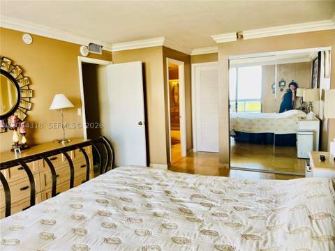 2555 Collins Ave 2006, Miami Beach FL - photo 9 of 27
