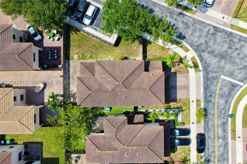 5 bedroom SingleFamilyResidence at 22732 SW 92nd Pl, Lakes By The Bay Faye Rep, Cutler Bay — photo 5