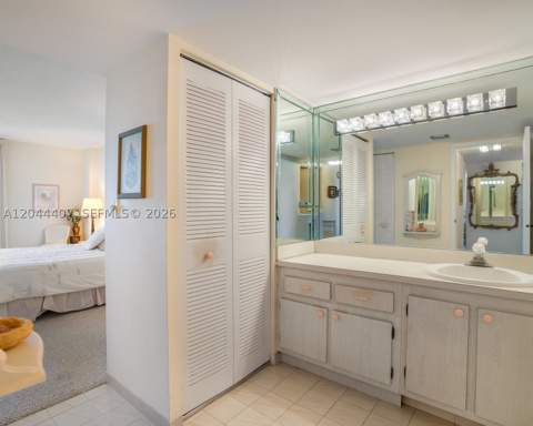 100 Bayview Dr 1620, Sunny Isles Beach FL - photo 17 of 35