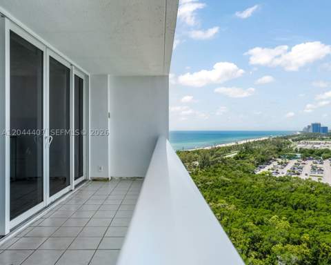 100 Bayview Dr 1620, Sunny Isles Beach FL - photo 22 of 35