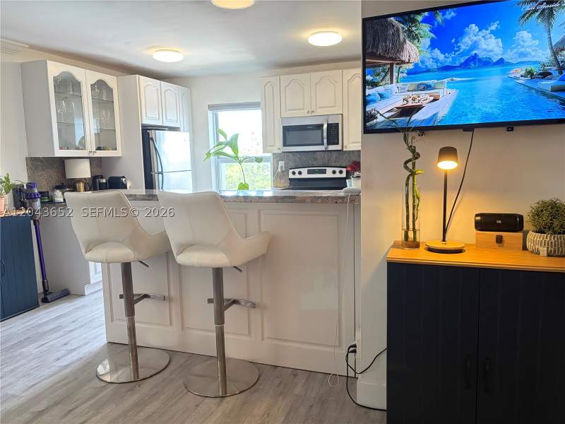 2 bedroom Condominium at 820 Salzedo St 405, Barcelona Court Condo, Coral Gables — photo 3