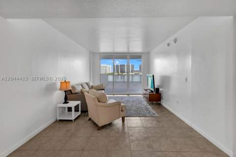 18100 N Bay Rd 304, Sunny Isles Beach FL - photo 10 of 50