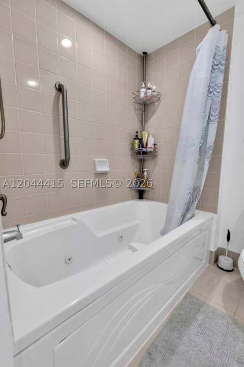 18100 N Bay Rd 304, Sunny Isles Beach FL - photo 23 of 50
