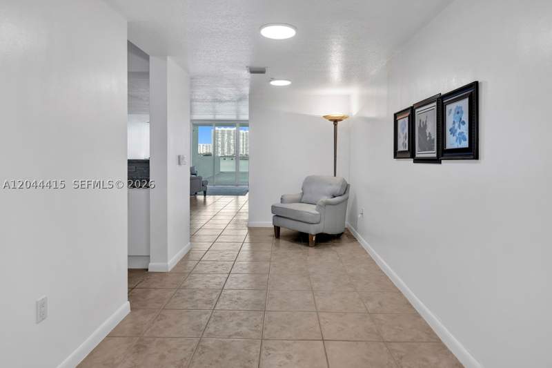 1 bedroom Condominium at 18100 N Bay Rd 304, Marina Bay Club Condo Hot, Sunny Isles Beach — photo 4