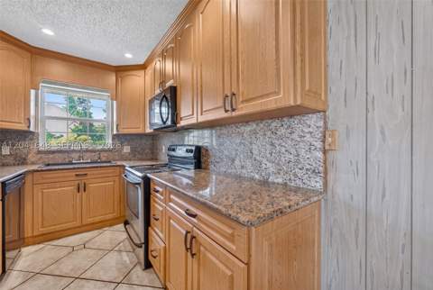 2915 NW 206th St, Miami Gardens FL - photo 13 of 26