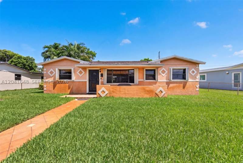 4 bedroom SingleFamilyResidence at 2915 NW 206th St, Lakewood Ests, Miami Gardens — photo 2