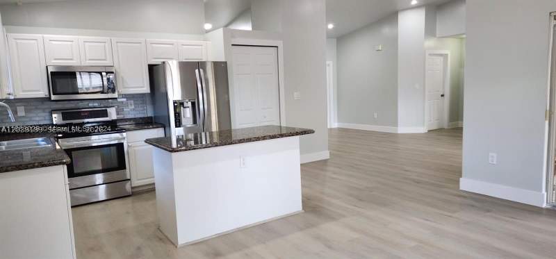 4 bedroom SingleFamilyResidence at 14817 SW 180th St, Kendall Family Estates Ph, Miami — photo 4