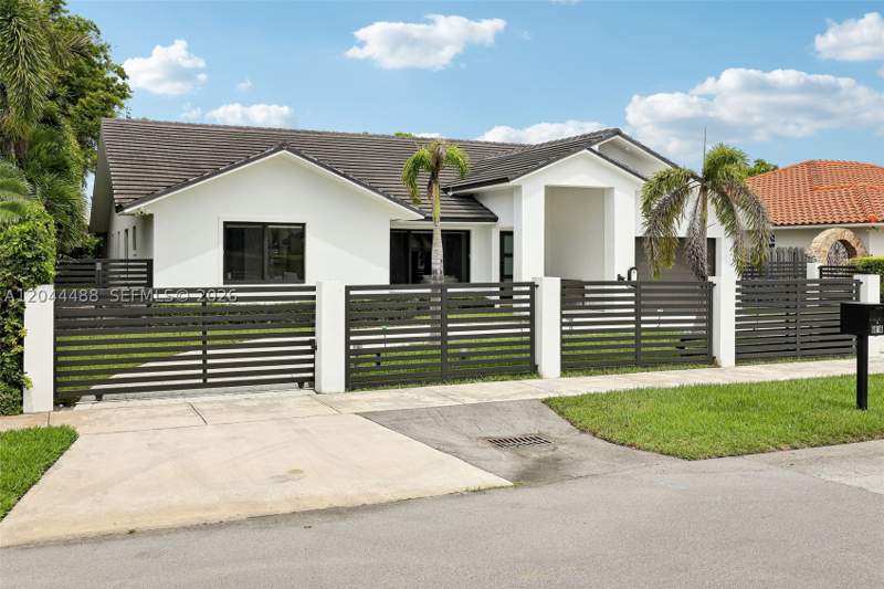 3 bedroom SingleFamilyResidence at 6816 SW 89th Ct, Bismark Sub, Miami — photo 2