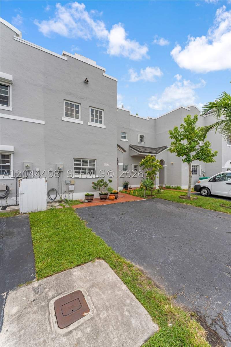 2 bedroom Townhouse at 12427 NW 7th Ln, Lake Pointe Sec 1, Miami — photo 3