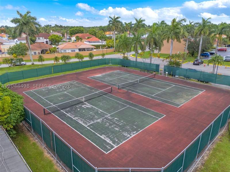 2 bedroom Townhouse at 12427 NW 7th Ln, Lake Pointe Sec 1, Miami — photo 4