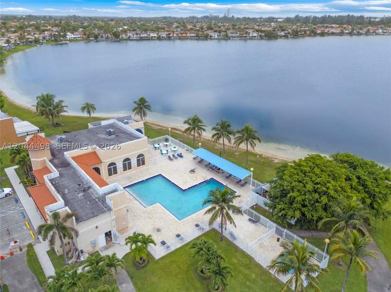 2 bedroom Townhouse at 12427 NW 7th Ln, Lake Pointe Sec 1, Miami — photo 5