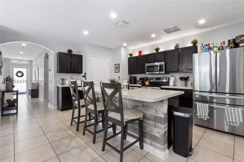 4 bedroom SingleFamilyResidence at 24870 SW 122nd Pl, Bay Gardens, Homestead — photo 2