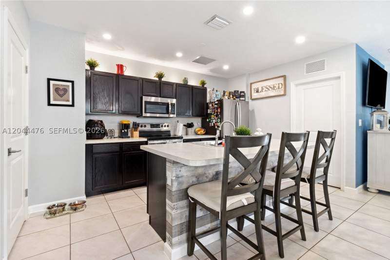 4 bedroom SingleFamilyResidence at 24870 SW 122nd Pl, Bay Gardens, Homestead — photo 5