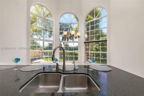 5132 NW 106th Ave, Doral FL - photo 11 of 35