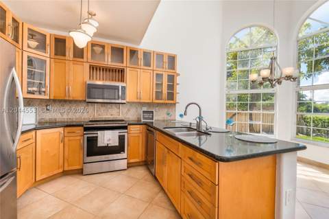 5132 NW 106th Ave, Doral FL - photo 13 of 35