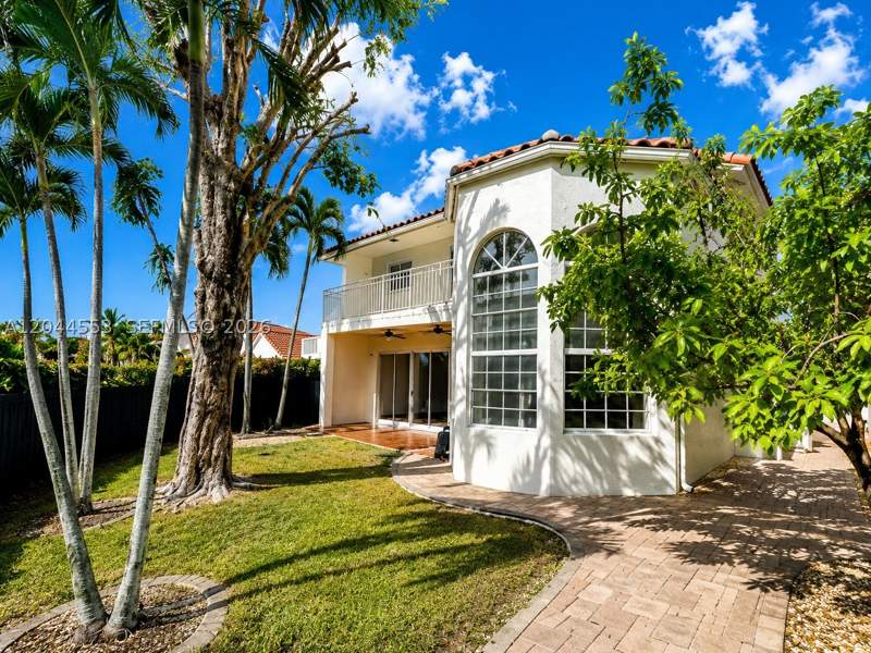 5 bedroom SingleFamilyResidence at 5132 NW 106th Ave, Doral Glen T-17816, Doral — photo 2