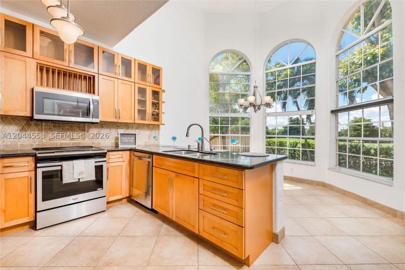5 bedroom SingleFamilyResidence at 5132 NW 106th Ave, Doral Glen T-17816, Doral — photo 5