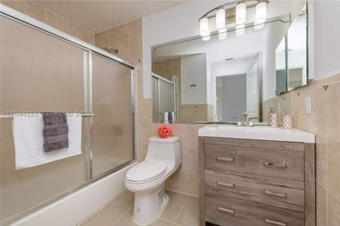 5132 NW 106th Ave, Doral FL - photo 6 of 35