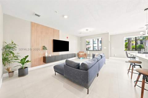 8167 NW 41st St E-101, Doral FL - photo 10 of 45
