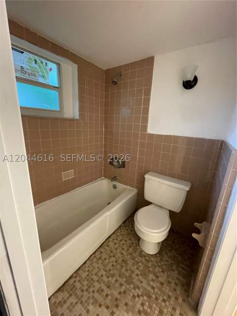 7841 Dunham Blvd 6, Miami FL - photo 10 of 18