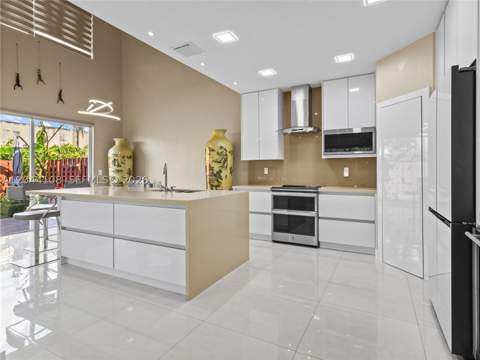 7086 NW 116th Ct, Doral FL - photo 6 of 48