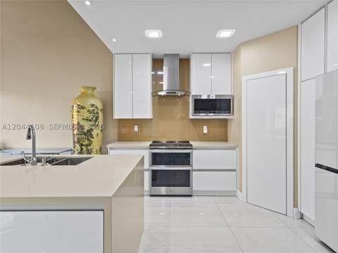 7086 NW 116th Ct, Doral FL - photo 7 of 48