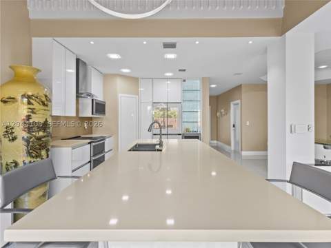 7086 NW 116th Ct, Doral FL - photo 8 of 48