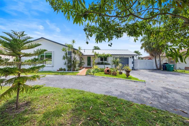 3 bedroom SingleFamilyResidence at 8014 SW 133rd Ct, Winston Park Unit 7, Miami — photo 3