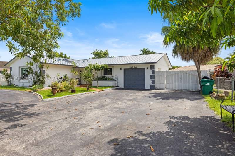 3 bedroom SingleFamilyResidence at 8014 SW 133rd Ct, Winston Park Unit 7, Miami — photo 4