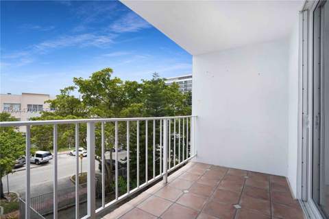 6900 Bay Dr 3H, Miami Beach FL - photo 19 of 34