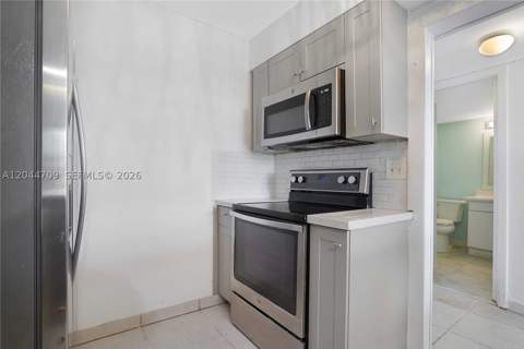 6900 Bay Dr 3H, Miami Beach FL - photo 8 of 34