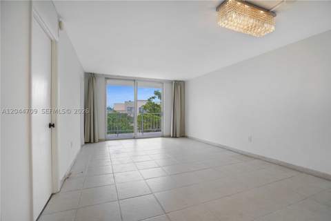 6900 Bay Dr 3H, Miami Beach FL - photo 9 of 34