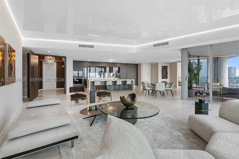 4 bedroom Condominium at 851 NE 1st Ave 4912, Paramount Miami Worldcent, Miami — photo 2