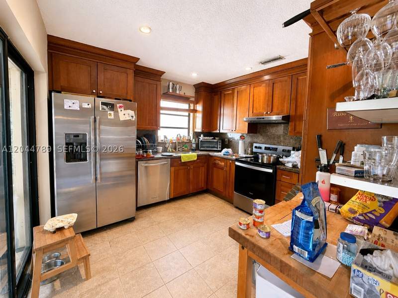 4 bedroom SingleFamilyResidence at 14441 SW 108th Ter, 1st Addn To Rotemi Estate, Miami — photo 5