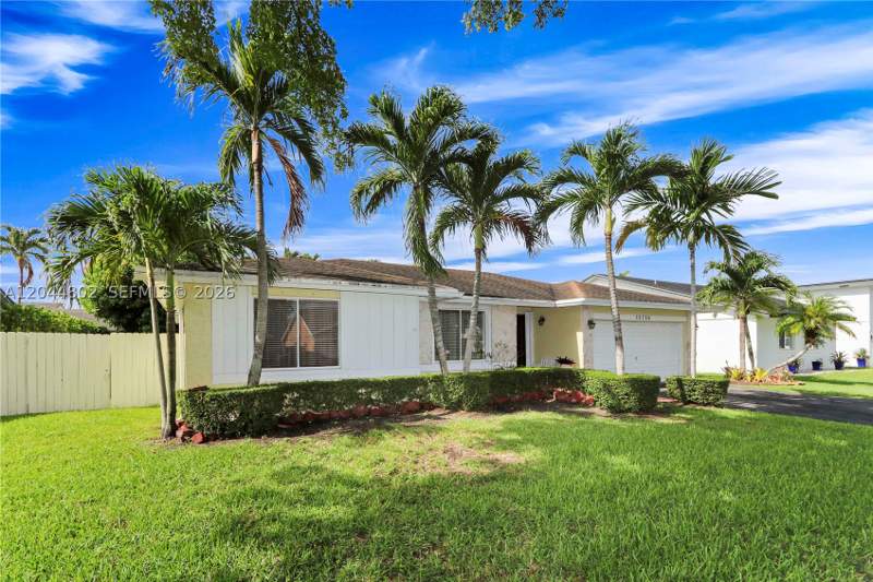 3 bedroom SingleFamilyResidence at 12730 SW 119th St, Shores Lindgren, Miami — photo 4